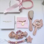 بروش فضه مرصع زركون + طقم خشبي ٤ قطع