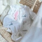 لبسة+كمه مواليد ٠ الى ٣ شهور تطريز لون واحد