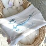 بطانية مواليد تطريز لون واحد